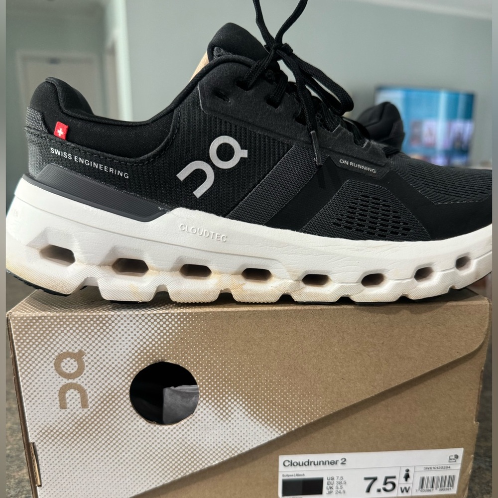 On cloud runner 2 - image 1